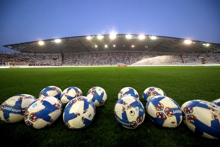 FOTO Torcida podignula transparent u znak podrške Bad Blue Boysima. A onda se oglasio ostatak stadiona...