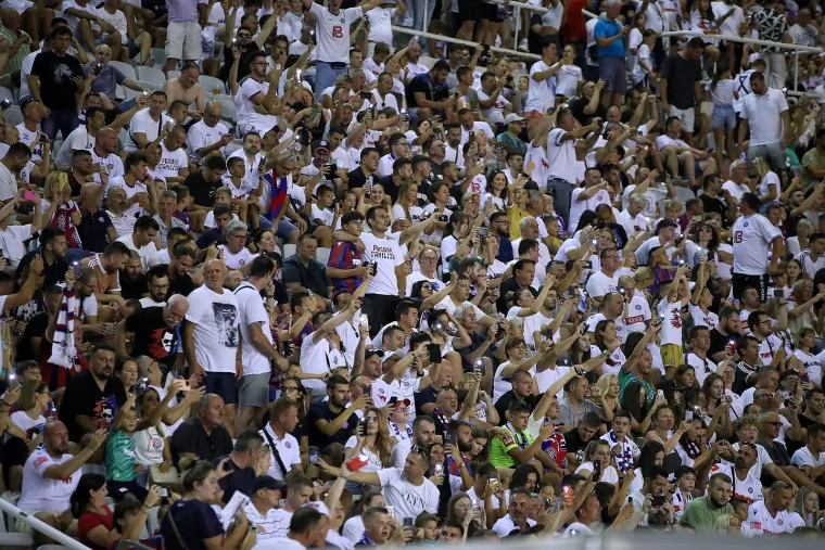 FOTO Torcida podignula transparent u znak podrške Bad Blue Boysima. A onda se oglasio ostatak stadiona...