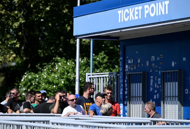 Sjever dolje je već rasprodan, a mnogi navijači danas su pohrili u Maksimir po ulaznicu