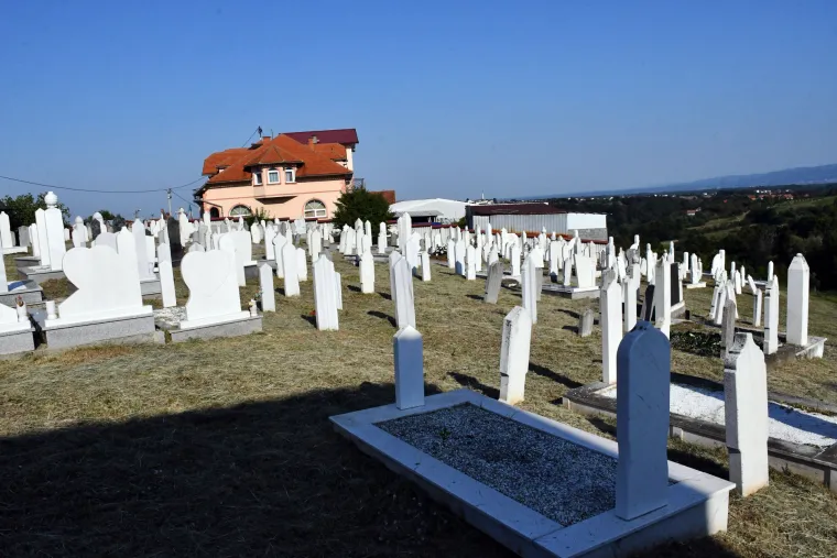 Tuga i bol na posljednjem ispraćaju žrtve monstruma iz Gradačca: Stotine se došle oprostiti od brutalno ubijene Nizame