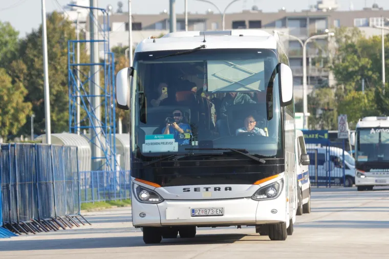 Oko stadiona opsadno stanje, a na travnjaku sjajna atmosfera: Domagoj Vida nije skidao osmjeh s lica
