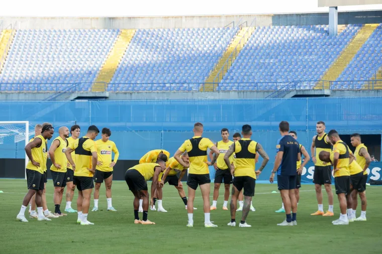 Oko stadiona opsadno stanje, a na travnjaku sjajna atmosfera: Domagoj Vida nije skidao osmjeh s lica