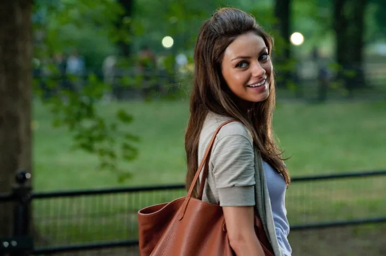 Iako je uglavnom poznata po ulozi Jackie Burkhart u seriji &quot;Lude sedamdesete&quot;, pokazala je svijetu da može puno više.  Kada je glumila Jackie imala je 14 godina, no lagala je da ima 18. &quot;Rekla sam im da ću navršiti 18. Što zapravo i nije laž jer jednom ću i imati 18 godina&quot;, ispričala je Mila.