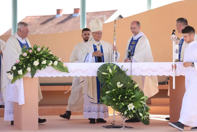 Svečano i skrušeno u Sinju! Tisuće ljudi okupilo se na proslavi blagdana Velike Gospe