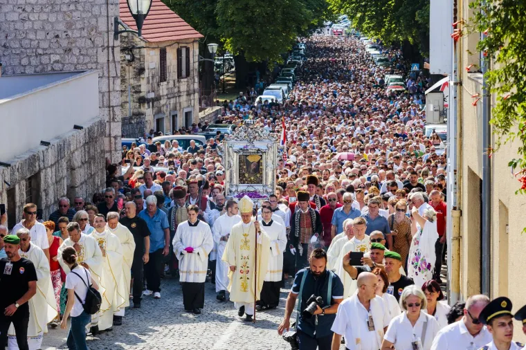 Svečano i skrušeno u Sinju! Tisuće ljudi okupilo se na proslavi blagdana Velike Gospe