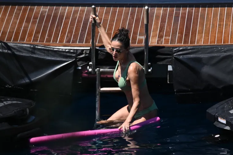 Demi Moore izgleda nevjerojatno! Ima 60 godina i figuru u koju je te&scaron;ko povjerovati - ali evo, dokazi postoje