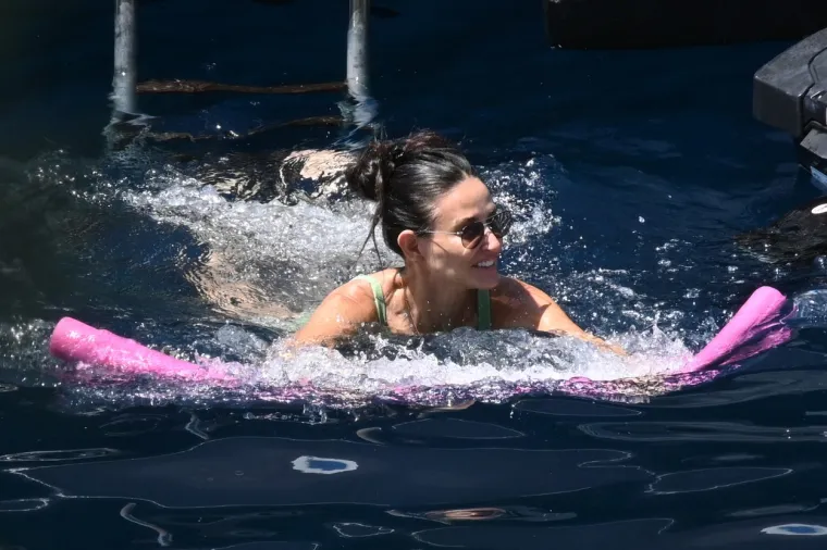 Demi Moore izgleda nevjerojatno! Ima 60 godina i figuru u koju je te&scaron;ko povjerovati - ali evo, dokazi postoje