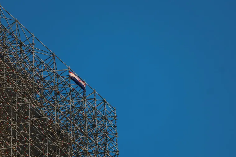 Zagrebačka katedrala 'okovana' je skelama, a pojavila se i hrvatska zastava: Pogledajte kako sada izgleda