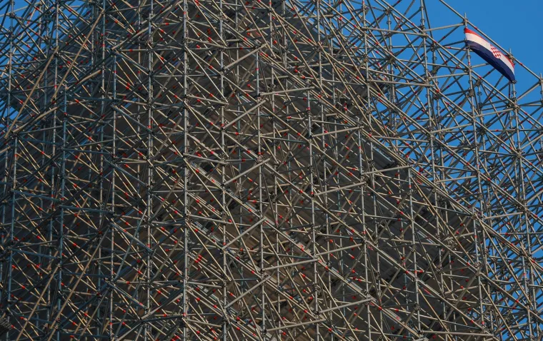 Zagrebačka katedrala 'okovana' je skelama, a pojavila se i hrvatska zastava: Pogledajte kako sada izgleda