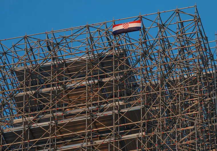Zagrebačka katedrala 'okovana' je skelama, a pojavila se i hrvatska zastava: Pogledajte kako sada izgleda