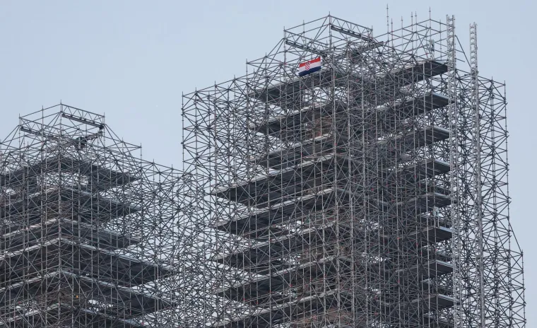 Zagrebačka katedrala 'okovana' je skelama, a pojavila se i hrvatska zastava: Pogledajte kako sada izgleda