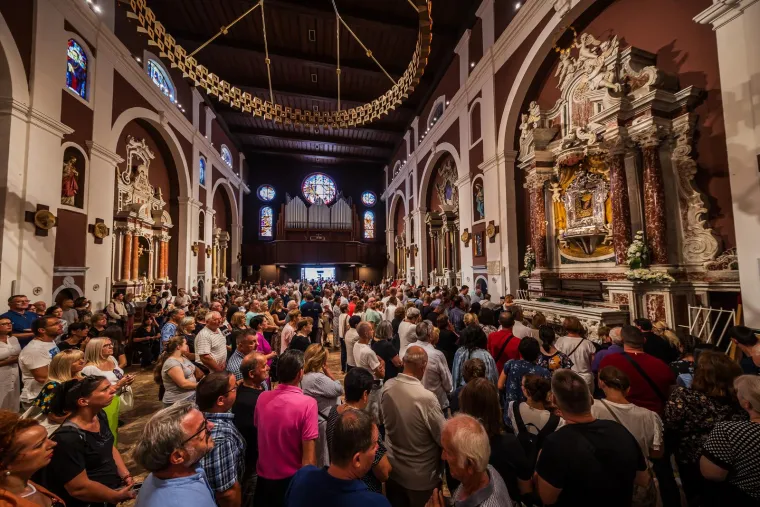Svečano i skru&scaron;eno u Sinju! Tisuće ljudi okupilo se na proslavi blagdana Velike Gospe