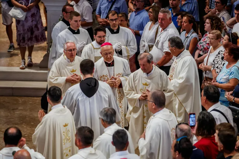 Svečano i skru&scaron;eno u Sinju! Tisuće ljudi okupilo se na proslavi blagdana Velike Gospe