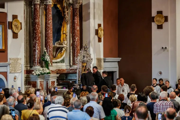 Svečano i skru&scaron;eno u Sinju! Tisuće ljudi okupilo se na proslavi blagdana Velike Gospe