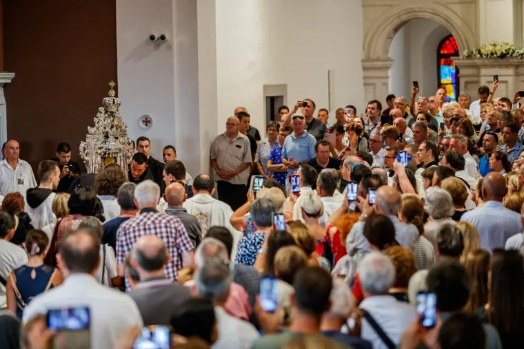Svečano i skru&scaron;eno u Sinju! Tisuće ljudi okupilo se na proslavi blagdana Velike Gospe