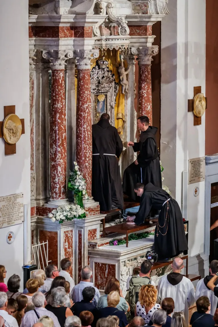 Svečano i skru&scaron;eno u Sinju! Tisuće ljudi okupilo se na proslavi blagdana Velike Gospe