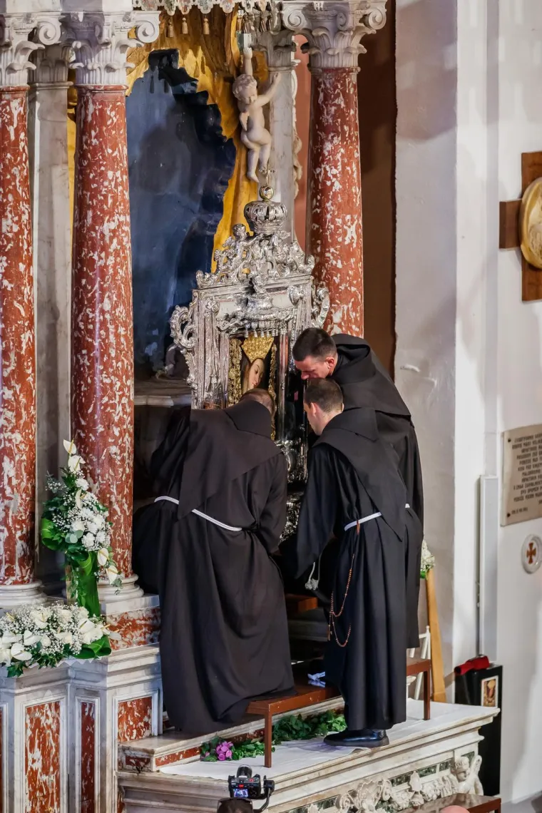 Svečano i skru&scaron;eno u Sinju! Tisuće ljudi okupilo se na proslavi blagdana Velike Gospe