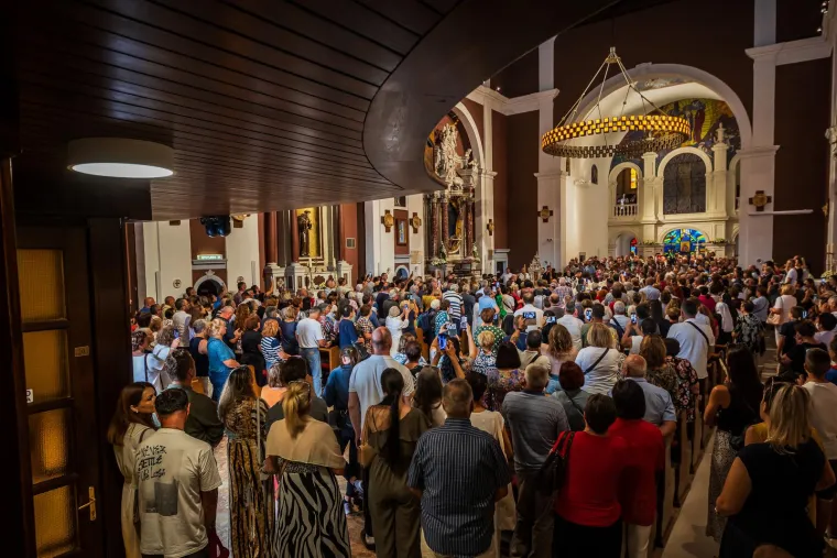 Svečano i skru&scaron;eno u Sinju! Tisuće ljudi okupilo se na proslavi blagdana Velike Gospe