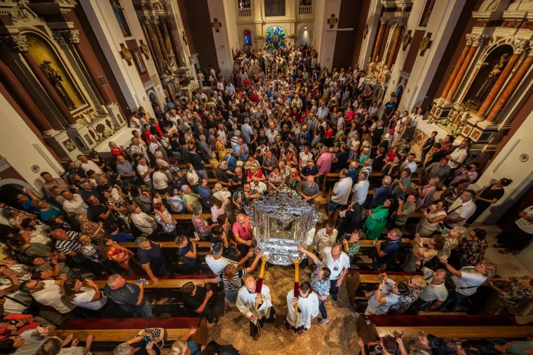 Svečano i skru&scaron;eno u Sinju! Tisuće ljudi okupilo se na proslavi blagdana Velike Gospe