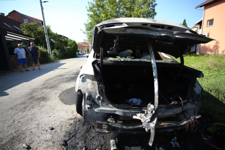 Izgorjeli automobili u zagrebačkom Vrapču: Rano jutros događala se prava drama, oglasila se policija