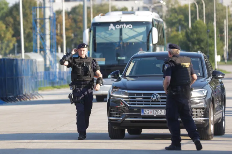 A evo kako to izgleda u centru grada: Zagreb pod opsadnim stanjem, policija na svakom uglu pazi kako bi sve proteklo u miru