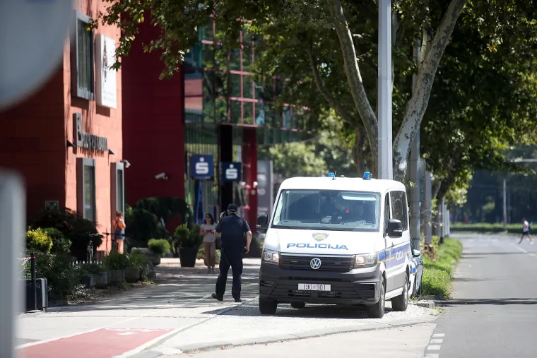 A evo kako to izgleda u centru grada: Zagreb pod opsadnim stanjem, policija na svakom uglu pazi kako bi sve proteklo u miru
