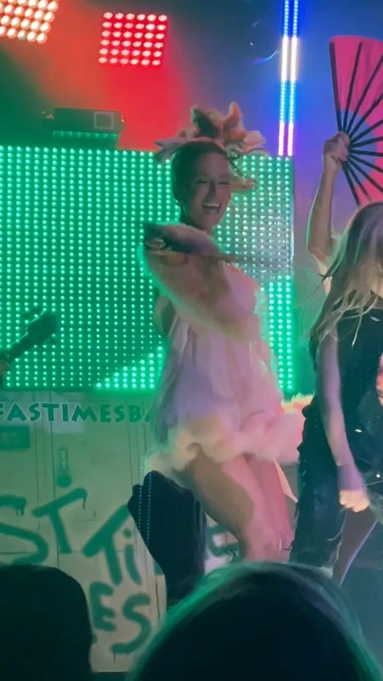Glumica Kate Beckinsale zavodljivim pokretima plesala u stripitiz klubu: Mnogi nisu skidali pogled s nje