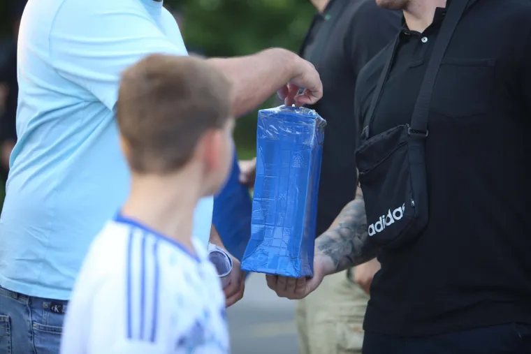 Na Sjeveru se skupljaju donacije za pomoć uhićenim Boysima, jedan navijač bio je vrlo velikodu&scaron;an