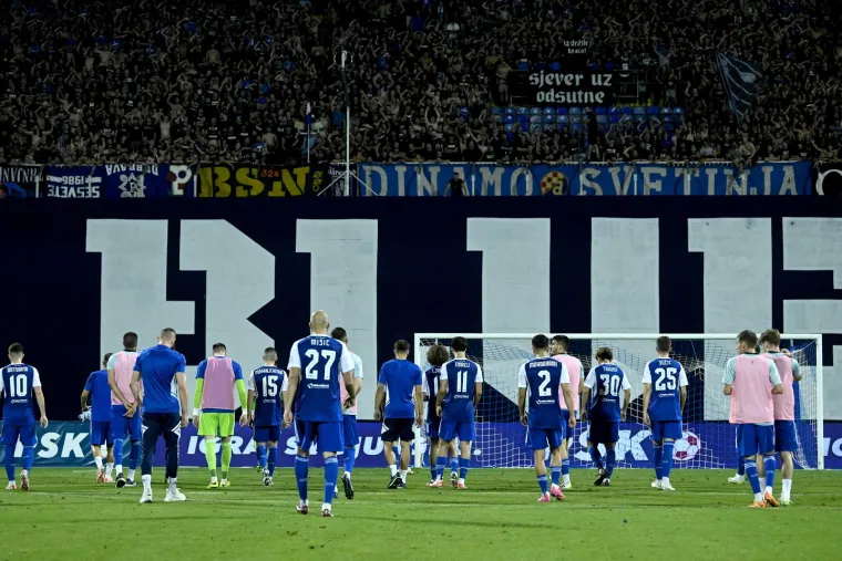 Igrači Dinama su nakon poraza od AEK-a do&scaron;li pred sjevernu tribine: Boysi su imali kratku, ali glasnu poruku