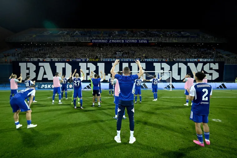 Igrači Dinama su nakon poraza od AEK-a do&scaron;li pred sjevernu tribine: Boysi su imali kratku, ali glasnu poruku
