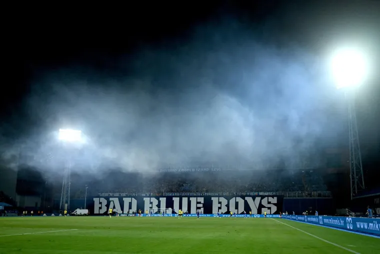 Igrači Dinama su nakon poraza od AEK-a do&scaron;li pred sjevernu tribine: Boysi su imali kratku, ali glasnu poruku