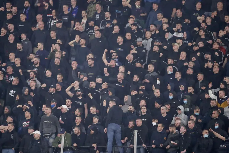 Igrači Dinama su nakon poraza od AEK-a do&scaron;li pred sjevernu tribine: Boysi su imali kratku, ali glasnu poruku