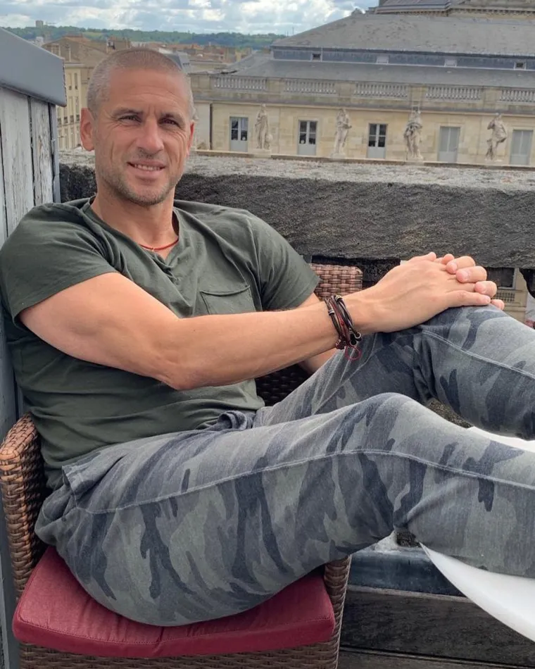 Nakon razvoda, Niša se vratio staroj slavi zavodnika, a mediji su ga dugo povezivali sa atraktivnom voditeljicom Nikolinom Pišek.