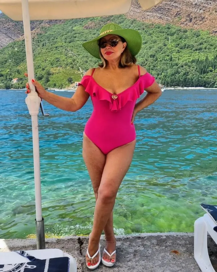 Neda Ukraden za rođendan počastila atraktivnom pozom u badiću: Koliko je to napunila? Nitko joj ne bi dao ove godine