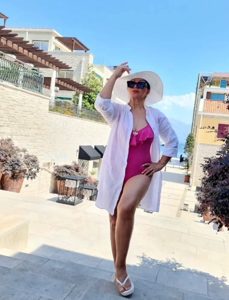 Neda Ukraden za rođendan počastila atraktivnom pozom u badiću: Koliko je to napunila? Nitko joj ne bi dao ove godine