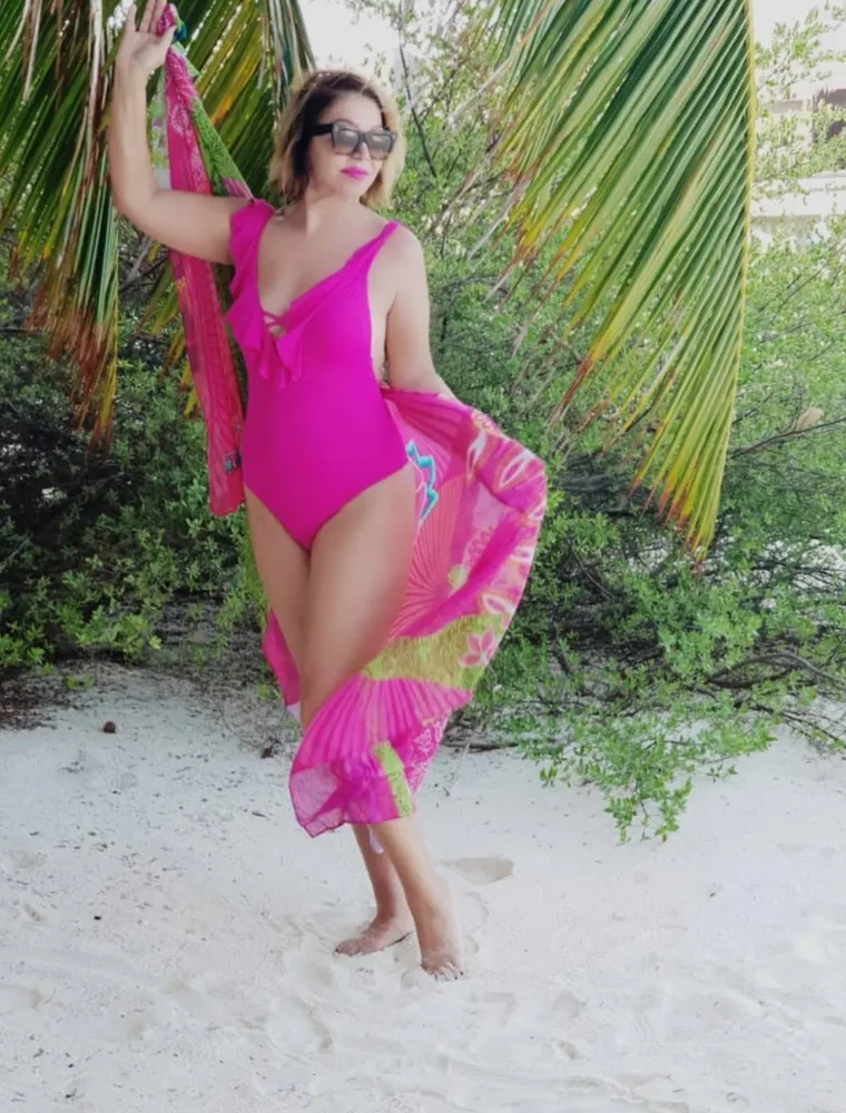 Neda Ukraden za rođendan počastila atraktivnom pozom u badiću: Koliko je to napunila? Nitko joj ne bi dao ove godine