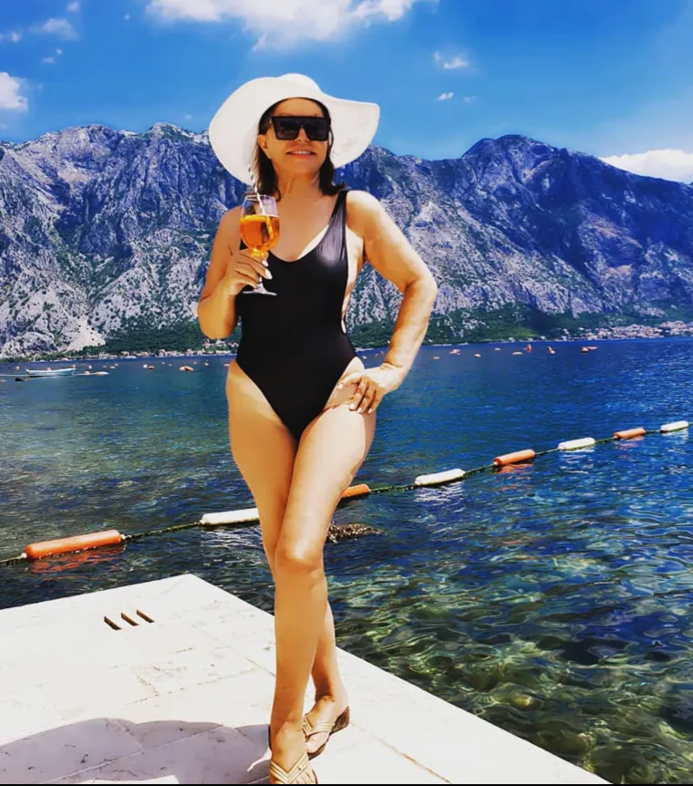 Neda Ukraden za rođendan počastila atraktivnom pozom u badiću: Koliko je to napunila? Nitko joj ne bi dao ove godine