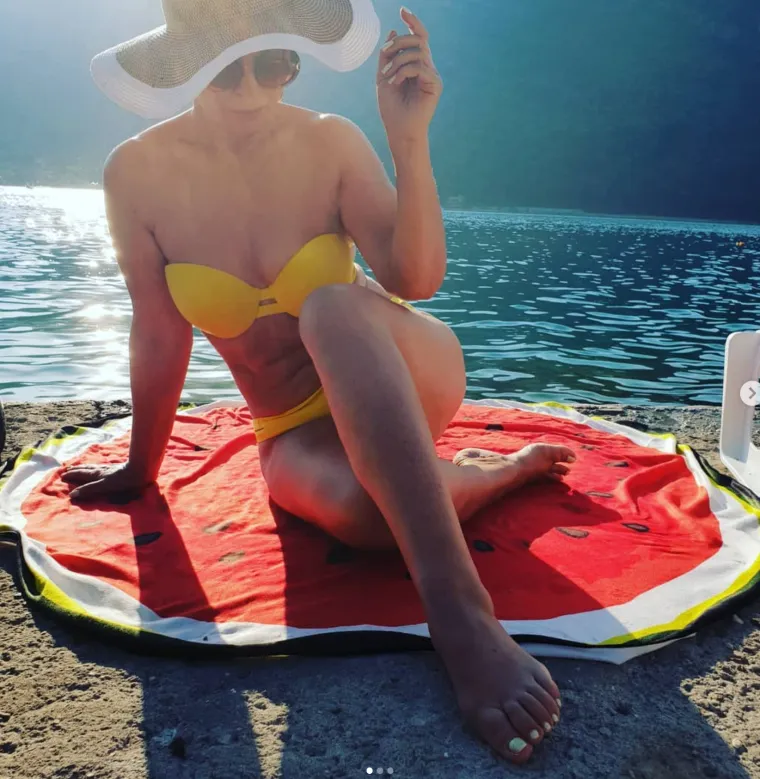 Neda Ukraden za rođendan počastila atraktivnom pozom u badiću: Koliko je to napunila? Nitko joj ne bi dao ove godine