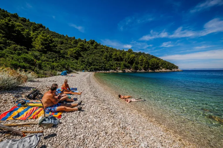 Korčula Uvala Samograd - Uvala nalazi se blizu mjesta Račišće na sjevernoj strani Otoka Korčule