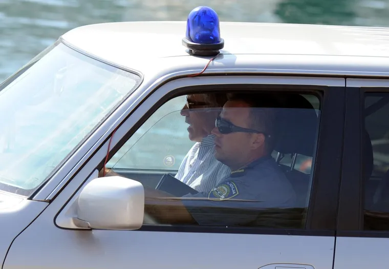 &quot;Dvoje ljudi poginulo je u sudaru jedrilice i glisera u moru kod Primoštena. Na gliseru je bio zagrebački poduzetnik Tomislav Horvatinčić, dok su na jedrilici Santa Pazienza pod talijanskom zastavom bili stradali bračni par Salpietro. 