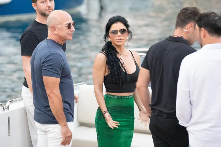 Jeff Bezos sa zaručnicom Lauren Sanchez prošetao Stradunom: Na večeru ih je pratilo nekoliko tjelohranitelja