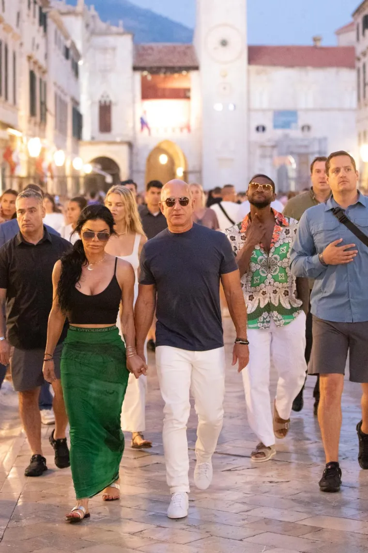 Jeff Bezos sa zaručnicom Lauren Sanchez prošetao Stradunom: Na večeru ih je pratilo nekoliko tjelohranitelja