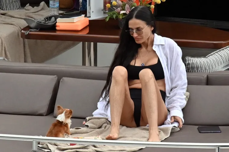 Zbog ovih paparazzo fotografija rijetki vjeruju da je ušla u sedmo desetljeće: Tijelo joj je spektakl kao i u vrijeme kultnog 'Striptiza'