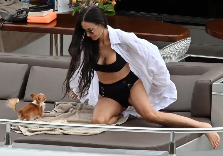 Zbog ovih paparazzo fotografija rijetki vjeruju da je u&scaron;la u sedmo desetljeće: Tijelo joj je spektakl kao i u vrijeme kultnog 'Striptiza'