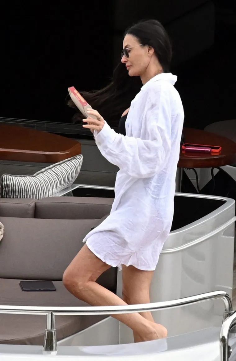 Zbog ovih paparazzo fotografija rijetki vjeruju da je u&scaron;la u sedmo desetljeće: Tijelo joj je spektakl kao i u vrijeme kultnog 'Striptiza'