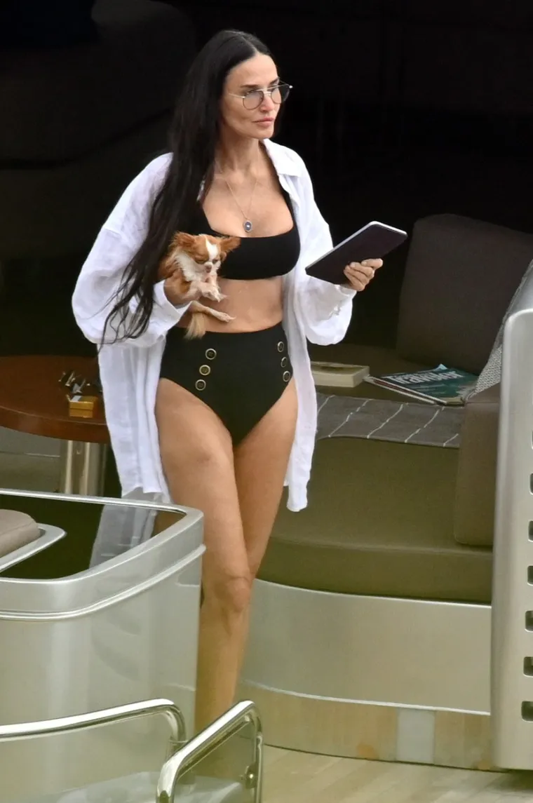 Zbog ovih paparazzo fotografija rijetki vjeruju da je u&scaron;la u sedmo desetljeće: Tijelo joj je spektakl kao i u vrijeme kultnog 'Striptiza'