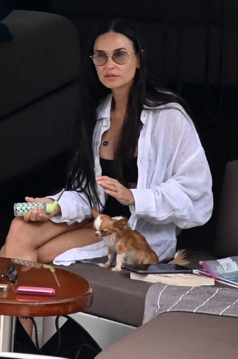 Zbog ovih paparazzo fotografija rijetki vjeruju da je u&scaron;la u sedmo desetljeće: Tijelo joj je spektakl kao i u vrijeme kultnog 'Striptiza'