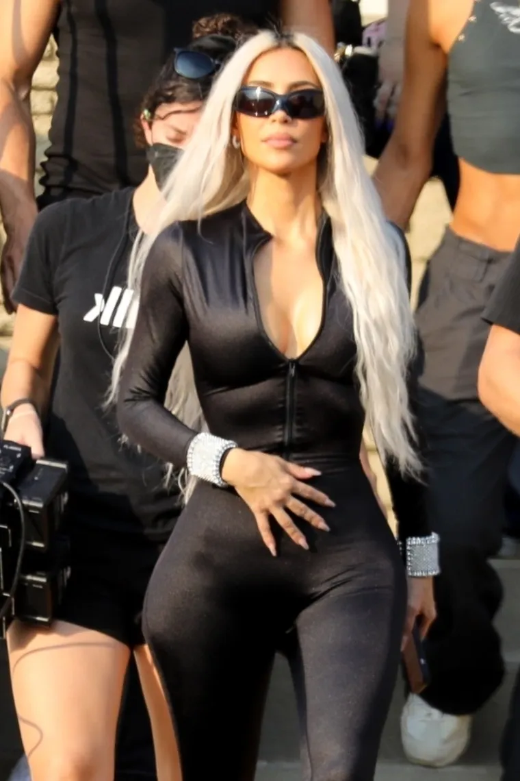 Kim Kardashian je uvjerljivo najzgodnija žena 21. stoljeća: Najviše voli bikini izdanja, a mi je obožavamo gledati u seksi opravicama