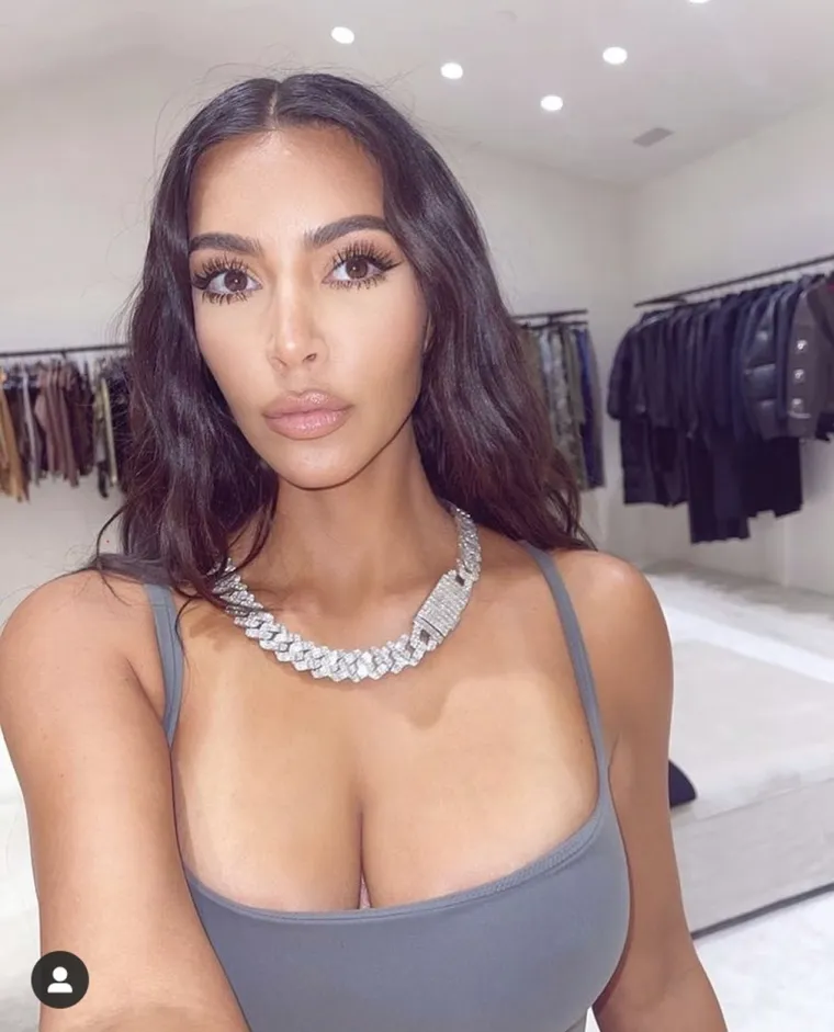Kim Kardashian je uvjerljivo najzgodnija žena 21. stoljeća: Najviše voli bikini izdanja, a mi je obožavamo gledati u seksi opravicama