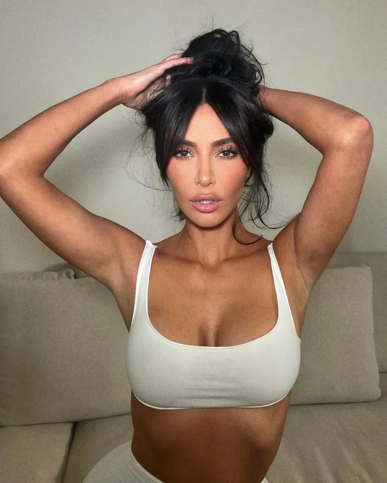 Kim Kardashian je uvjerljivo najzgodnija žena 21. stoljeća: Najviše voli bikini izdanja, a mi je obožavamo gledati u seksi opravicama